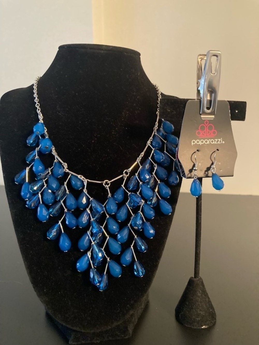 paparazzi Royal Blue Teardrop Bib Necklace and Earring Set